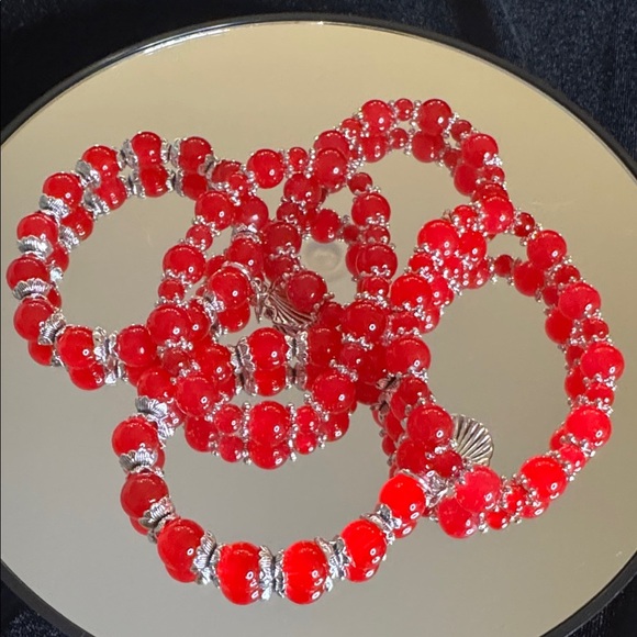 Elegant Red Beaded Bracelet Set with Silver Shell Charms NWOT - Picture 2 of 3